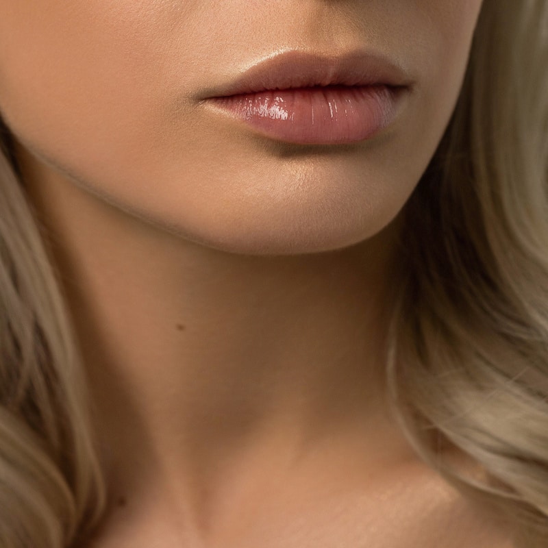 beautiful young woman with scultped neck