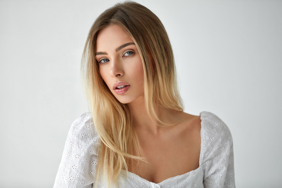 beautiful mature smiling woman copy